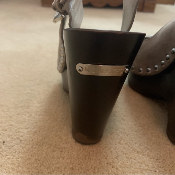 Michael Kors Signature Tan Suede and silver accent 6.5 Wedge heels - Picture 10 of 16